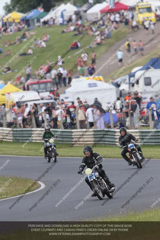 Vintage motorcycle club;eventdigitalimages;mallory park;mallory park trackday photographs;no limits trackdays;peter wileman photography;trackday digital images;trackday photos;vmcc festival 1000 bikes photographs