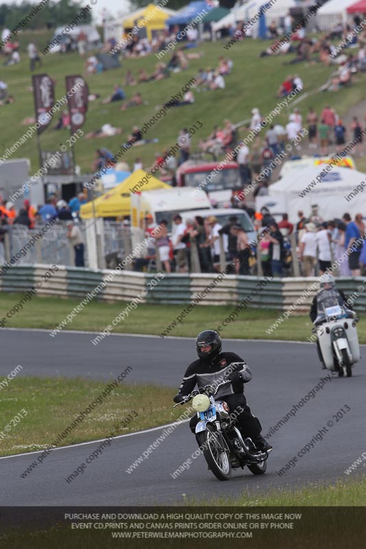 Vintage motorcycle club;eventdigitalimages;mallory park;mallory park trackday photographs;no limits trackdays;peter wileman photography;trackday digital images;trackday photos;vmcc festival 1000 bikes photographs