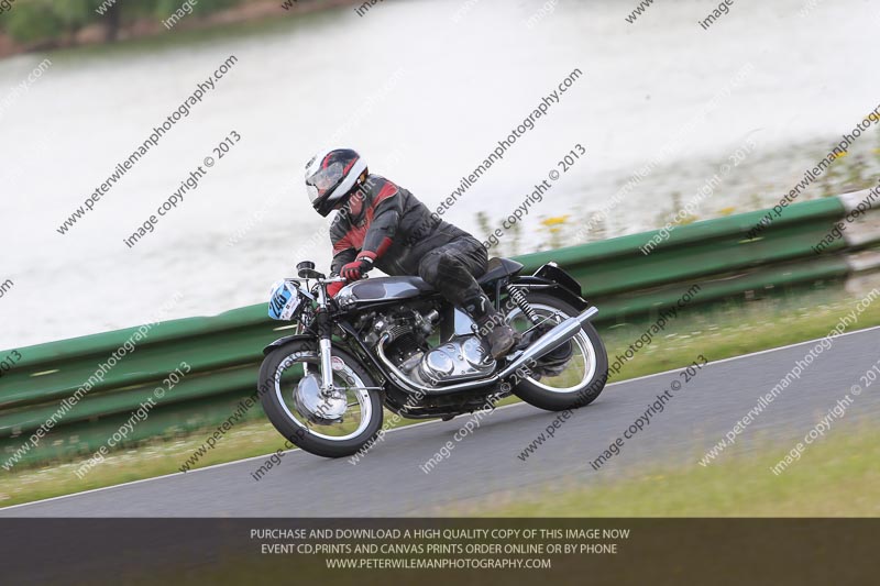 Vintage motorcycle club;eventdigitalimages;mallory park;mallory park trackday photographs;no limits trackdays;peter wileman photography;trackday digital images;trackday photos;vmcc festival 1000 bikes photographs