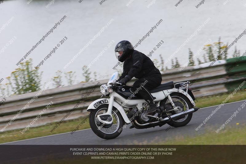 Vintage motorcycle club;eventdigitalimages;mallory park;mallory park trackday photographs;no limits trackdays;peter wileman photography;trackday digital images;trackday photos;vmcc festival 1000 bikes photographs