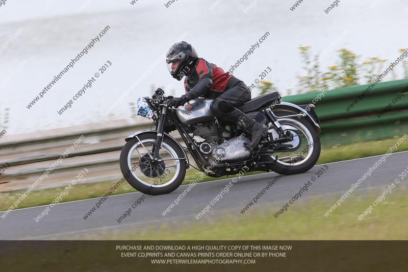 Vintage motorcycle club;eventdigitalimages;mallory park;mallory park trackday photographs;no limits trackdays;peter wileman photography;trackday digital images;trackday photos;vmcc festival 1000 bikes photographs