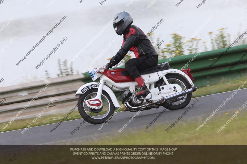 Vintage motorcycle club;eventdigitalimages;mallory park;mallory park trackday photographs;no limits trackdays;peter wileman photography;trackday digital images;trackday photos;vmcc festival 1000 bikes photographs