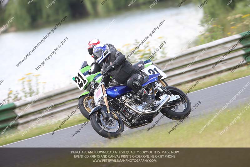 Vintage motorcycle club;eventdigitalimages;mallory park;mallory park trackday photographs;no limits trackdays;peter wileman photography;trackday digital images;trackday photos;vmcc festival 1000 bikes photographs