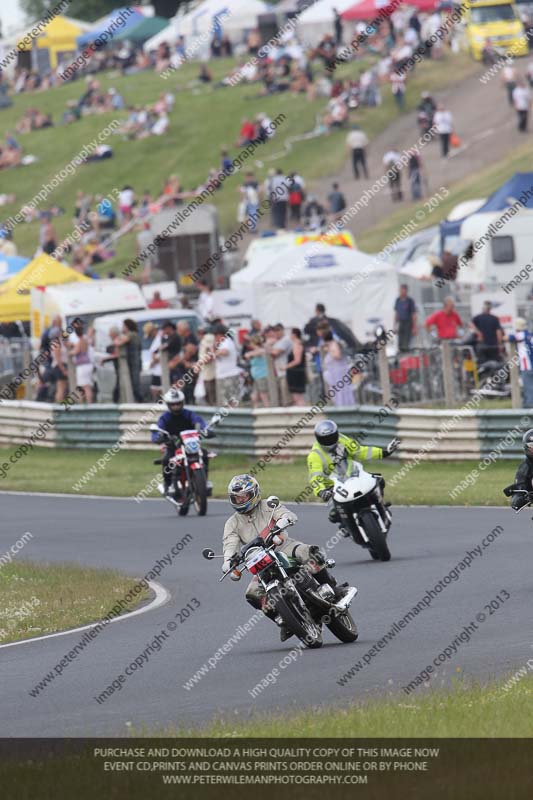 Vintage motorcycle club;eventdigitalimages;mallory park;mallory park trackday photographs;no limits trackdays;peter wileman photography;trackday digital images;trackday photos;vmcc festival 1000 bikes photographs