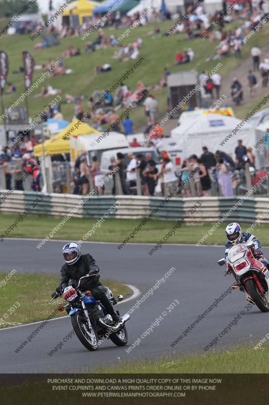 Vintage motorcycle club;eventdigitalimages;mallory park;mallory park trackday photographs;no limits trackdays;peter wileman photography;trackday digital images;trackday photos;vmcc festival 1000 bikes photographs