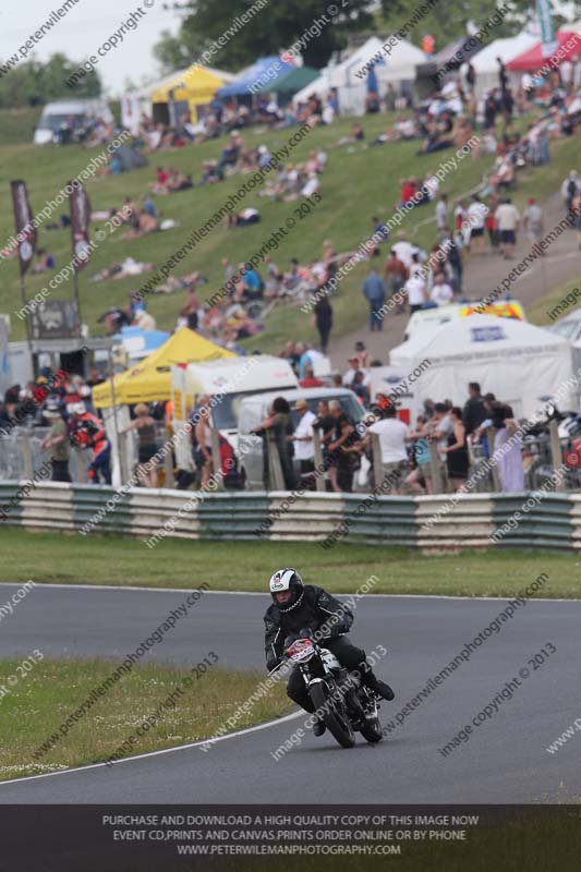 Vintage motorcycle club;eventdigitalimages;mallory park;mallory park trackday photographs;no limits trackdays;peter wileman photography;trackday digital images;trackday photos;vmcc festival 1000 bikes photographs