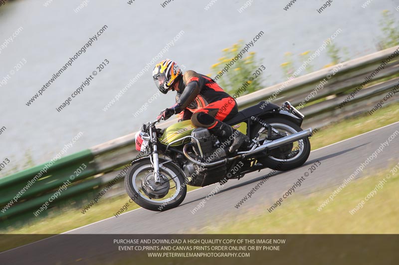 Vintage motorcycle club;eventdigitalimages;mallory park;mallory park trackday photographs;no limits trackdays;peter wileman photography;trackday digital images;trackday photos;vmcc festival 1000 bikes photographs