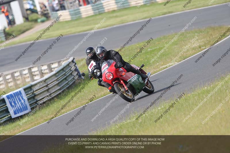 Vintage motorcycle club;eventdigitalimages;mallory park;mallory park trackday photographs;no limits trackdays;peter wileman photography;trackday digital images;trackday photos;vmcc festival 1000 bikes photographs