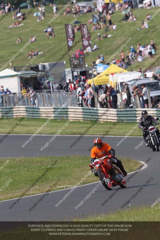 Vintage motorcycle club;eventdigitalimages;mallory park;mallory park trackday photographs;no limits trackdays;peter wileman photography;trackday digital images;trackday photos;vmcc festival 1000 bikes photographs