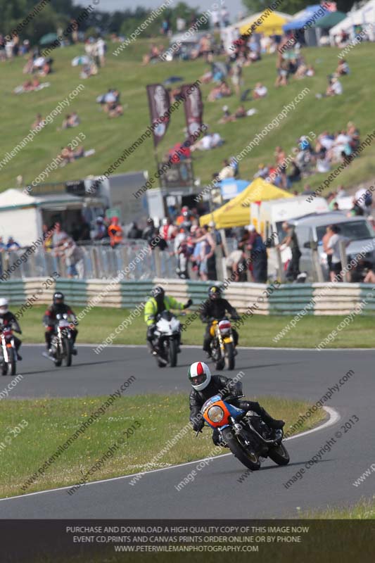 Vintage motorcycle club;eventdigitalimages;mallory park;mallory park trackday photographs;no limits trackdays;peter wileman photography;trackday digital images;trackday photos;vmcc festival 1000 bikes photographs