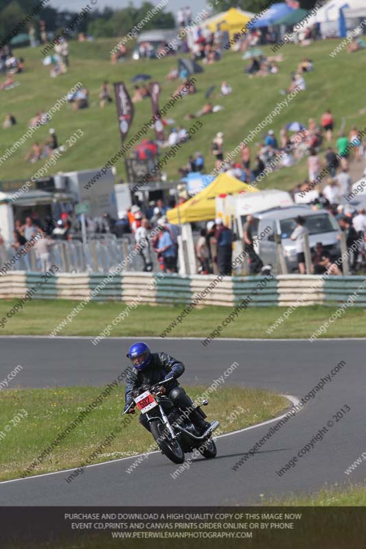 Vintage motorcycle club;eventdigitalimages;mallory park;mallory park trackday photographs;no limits trackdays;peter wileman photography;trackday digital images;trackday photos;vmcc festival 1000 bikes photographs