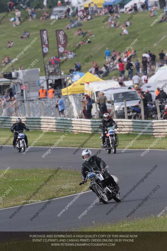 Vintage motorcycle club;eventdigitalimages;mallory park;mallory park trackday photographs;no limits trackdays;peter wileman photography;trackday digital images;trackday photos;vmcc festival 1000 bikes photographs