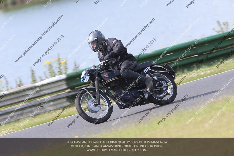 Vintage motorcycle club;eventdigitalimages;mallory park;mallory park trackday photographs;no limits trackdays;peter wileman photography;trackday digital images;trackday photos;vmcc festival 1000 bikes photographs