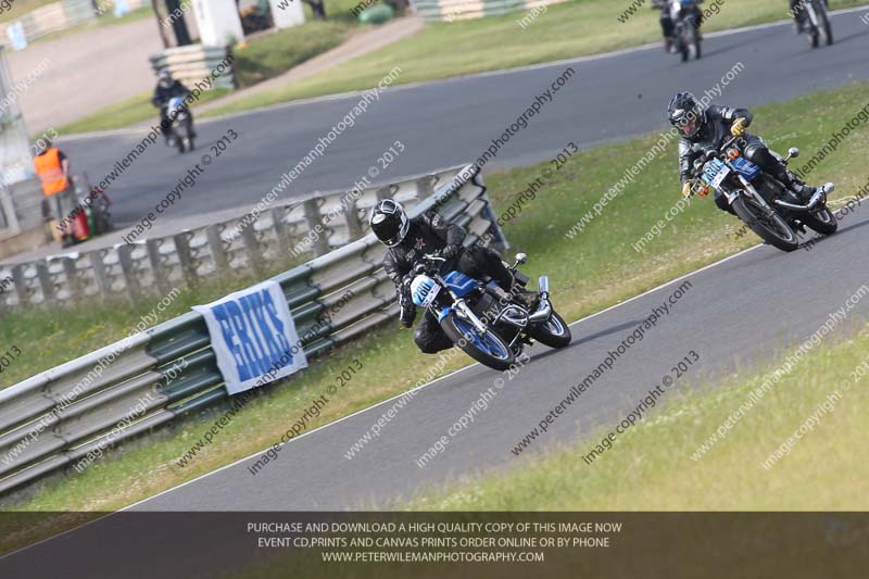 Vintage motorcycle club;eventdigitalimages;mallory park;mallory park trackday photographs;no limits trackdays;peter wileman photography;trackday digital images;trackday photos;vmcc festival 1000 bikes photographs