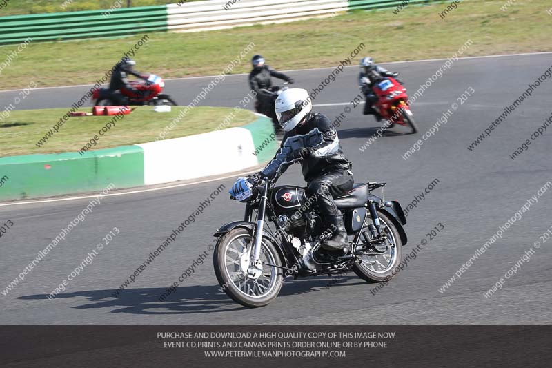 Vintage motorcycle club;eventdigitalimages;mallory park;mallory park trackday photographs;no limits trackdays;peter wileman photography;trackday digital images;trackday photos;vmcc festival 1000 bikes photographs