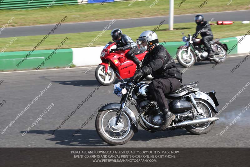 Vintage motorcycle club;eventdigitalimages;mallory park;mallory park trackday photographs;no limits trackdays;peter wileman photography;trackday digital images;trackday photos;vmcc festival 1000 bikes photographs