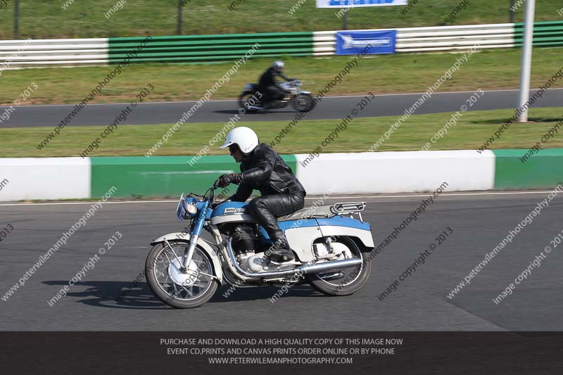 Vintage motorcycle club;eventdigitalimages;mallory park;mallory park trackday photographs;no limits trackdays;peter wileman photography;trackday digital images;trackday photos;vmcc festival 1000 bikes photographs