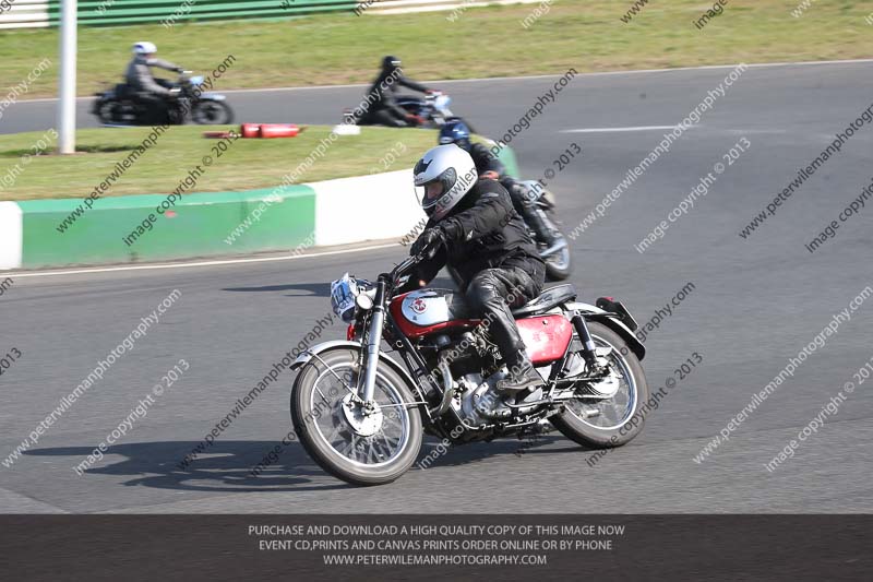 Vintage motorcycle club;eventdigitalimages;mallory park;mallory park trackday photographs;no limits trackdays;peter wileman photography;trackday digital images;trackday photos;vmcc festival 1000 bikes photographs