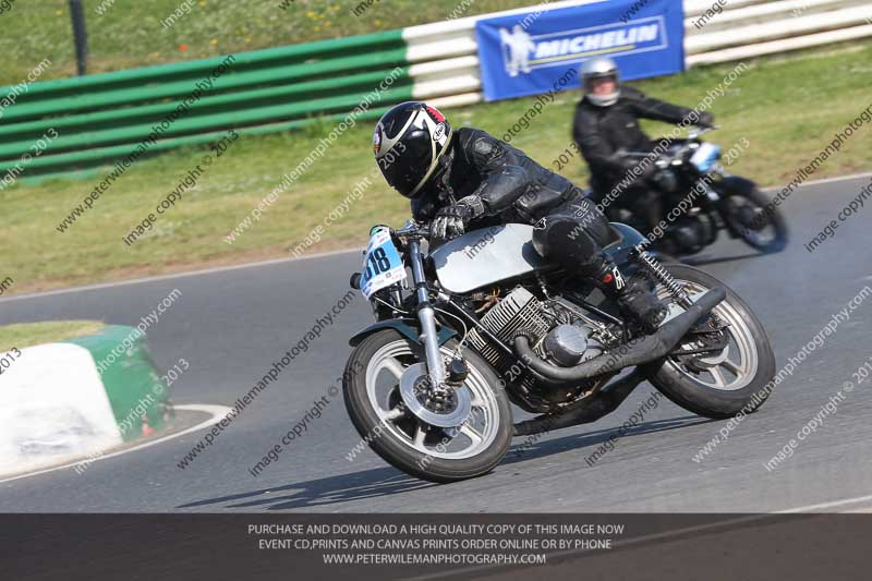 Vintage motorcycle club;eventdigitalimages;mallory park;mallory park trackday photographs;no limits trackdays;peter wileman photography;trackday digital images;trackday photos;vmcc festival 1000 bikes photographs