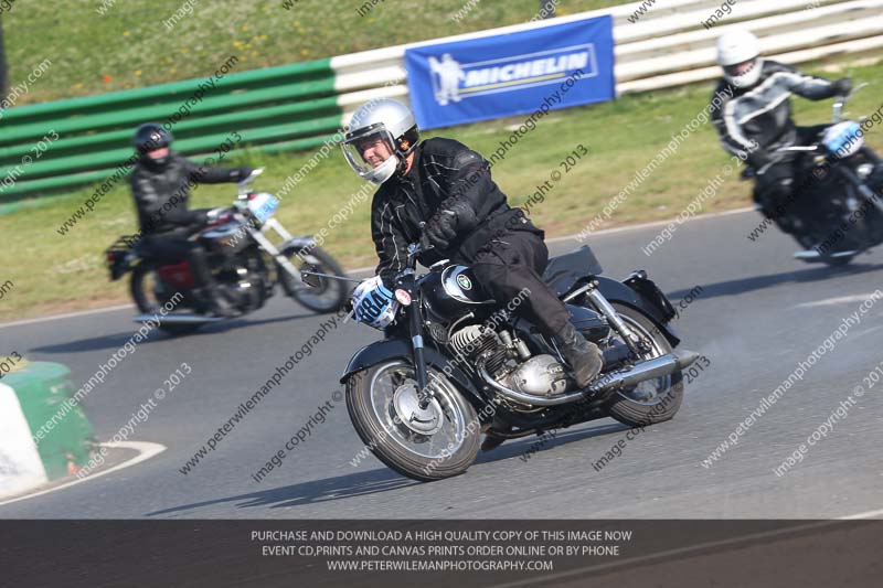 Vintage motorcycle club;eventdigitalimages;mallory park;mallory park trackday photographs;no limits trackdays;peter wileman photography;trackday digital images;trackday photos;vmcc festival 1000 bikes photographs