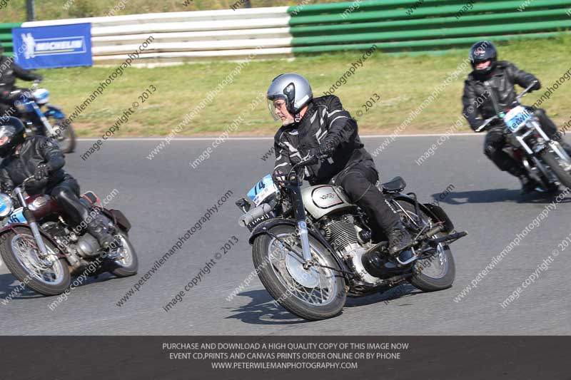 Vintage motorcycle club;eventdigitalimages;mallory park;mallory park trackday photographs;no limits trackdays;peter wileman photography;trackday digital images;trackday photos;vmcc festival 1000 bikes photographs