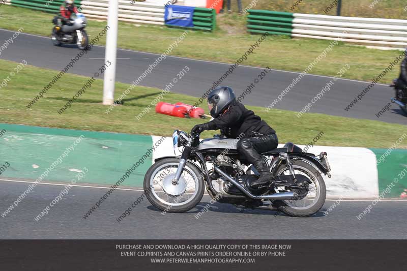 Vintage motorcycle club;eventdigitalimages;mallory park;mallory park trackday photographs;no limits trackdays;peter wileman photography;trackday digital images;trackday photos;vmcc festival 1000 bikes photographs