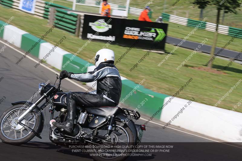 Vintage motorcycle club;eventdigitalimages;mallory park;mallory park trackday photographs;no limits trackdays;peter wileman photography;trackday digital images;trackday photos;vmcc festival 1000 bikes photographs