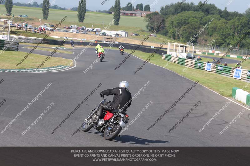 Vintage motorcycle club;eventdigitalimages;mallory park;mallory park trackday photographs;no limits trackdays;peter wileman photography;trackday digital images;trackday photos;vmcc festival 1000 bikes photographs