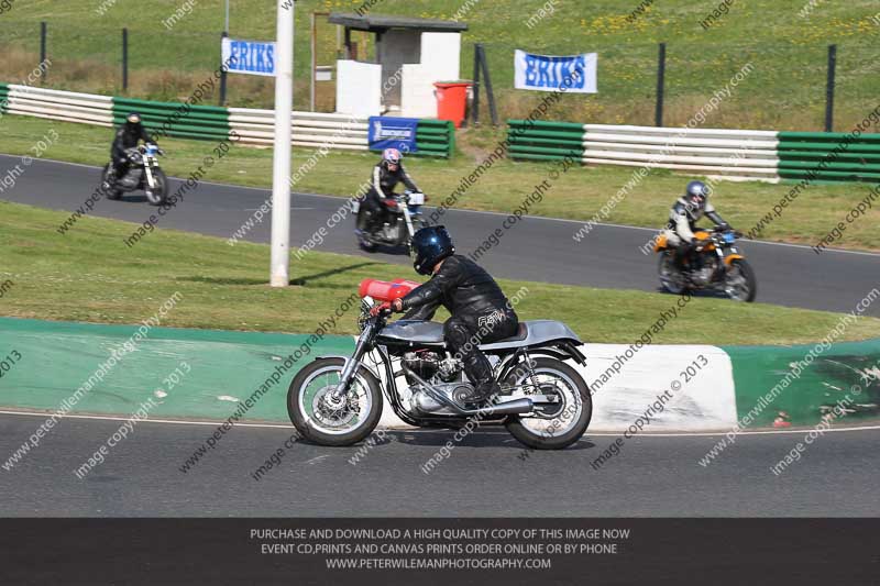 Vintage motorcycle club;eventdigitalimages;mallory park;mallory park trackday photographs;no limits trackdays;peter wileman photography;trackday digital images;trackday photos;vmcc festival 1000 bikes photographs