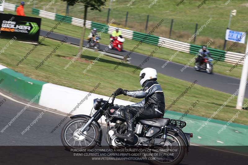 Vintage motorcycle club;eventdigitalimages;mallory park;mallory park trackday photographs;no limits trackdays;peter wileman photography;trackday digital images;trackday photos;vmcc festival 1000 bikes photographs