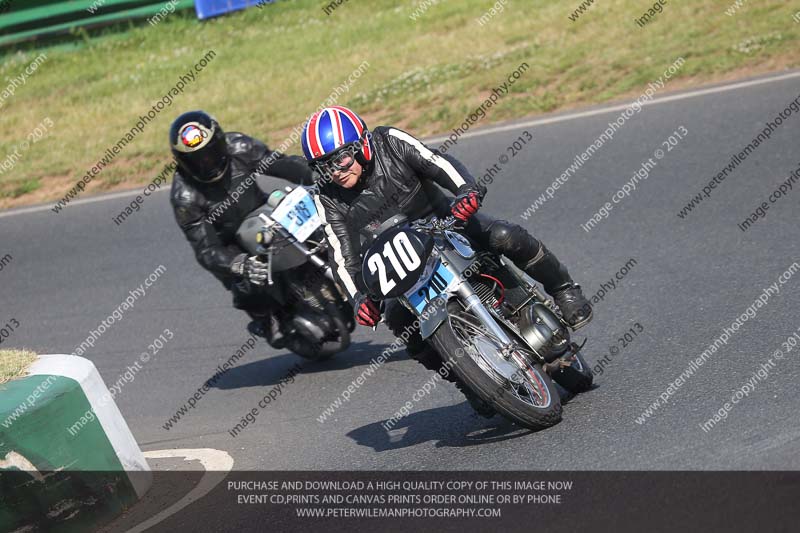 Vintage motorcycle club;eventdigitalimages;mallory park;mallory park trackday photographs;no limits trackdays;peter wileman photography;trackday digital images;trackday photos;vmcc festival 1000 bikes photographs