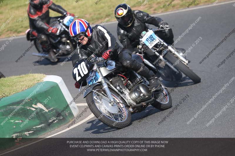 Vintage motorcycle club;eventdigitalimages;mallory park;mallory park trackday photographs;no limits trackdays;peter wileman photography;trackday digital images;trackday photos;vmcc festival 1000 bikes photographs