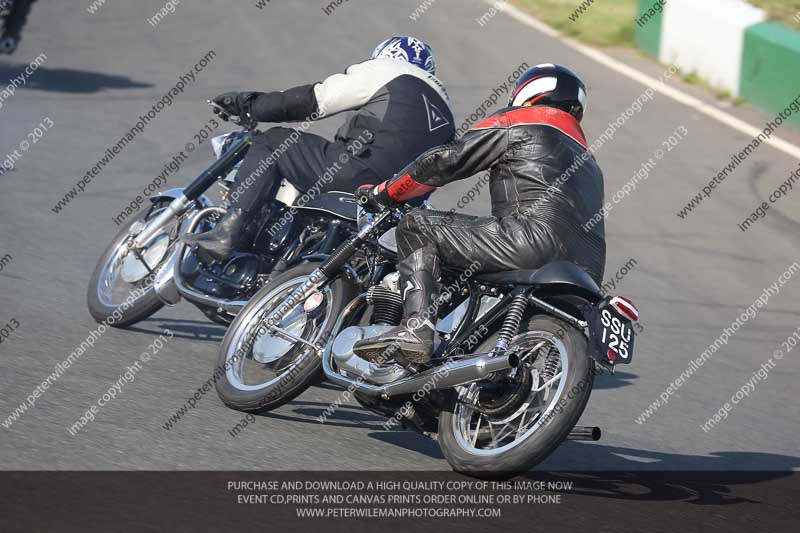 Vintage motorcycle club;eventdigitalimages;mallory park;mallory park trackday photographs;no limits trackdays;peter wileman photography;trackday digital images;trackday photos;vmcc festival 1000 bikes photographs