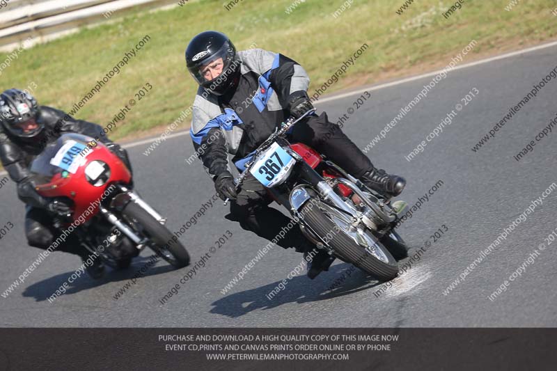 Vintage motorcycle club;eventdigitalimages;mallory park;mallory park trackday photographs;no limits trackdays;peter wileman photography;trackday digital images;trackday photos;vmcc festival 1000 bikes photographs