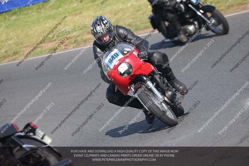 Vintage motorcycle club;eventdigitalimages;mallory park;mallory park trackday photographs;no limits trackdays;peter wileman photography;trackday digital images;trackday photos;vmcc festival 1000 bikes photographs