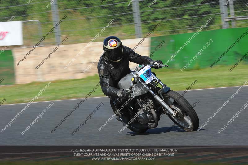 Vintage motorcycle club;eventdigitalimages;mallory park;mallory park trackday photographs;no limits trackdays;peter wileman photography;trackday digital images;trackday photos;vmcc festival 1000 bikes photographs