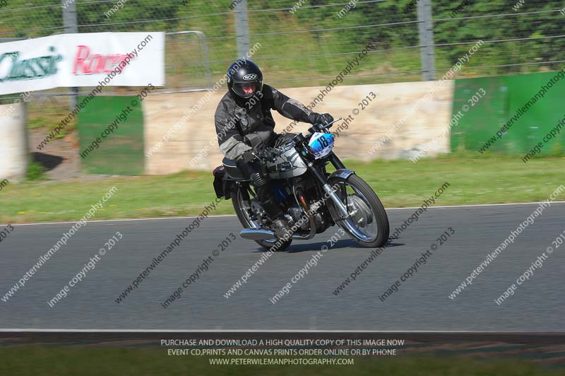 Vintage motorcycle club;eventdigitalimages;mallory park;mallory park trackday photographs;no limits trackdays;peter wileman photography;trackday digital images;trackday photos;vmcc festival 1000 bikes photographs