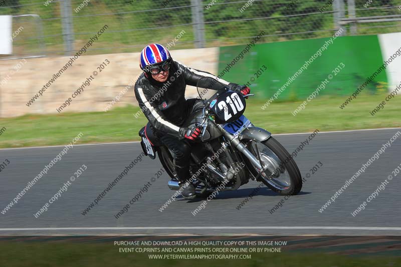 Vintage motorcycle club;eventdigitalimages;mallory park;mallory park trackday photographs;no limits trackdays;peter wileman photography;trackday digital images;trackday photos;vmcc festival 1000 bikes photographs