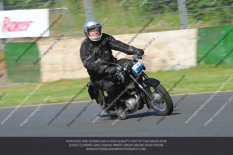 Vintage motorcycle club;eventdigitalimages;mallory park;mallory park trackday photographs;no limits trackdays;peter wileman photography;trackday digital images;trackday photos;vmcc festival 1000 bikes photographs