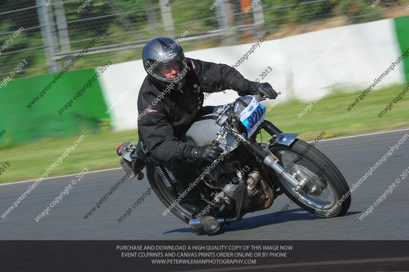 Vintage motorcycle club;eventdigitalimages;mallory park;mallory park trackday photographs;no limits trackdays;peter wileman photography;trackday digital images;trackday photos;vmcc festival 1000 bikes photographs