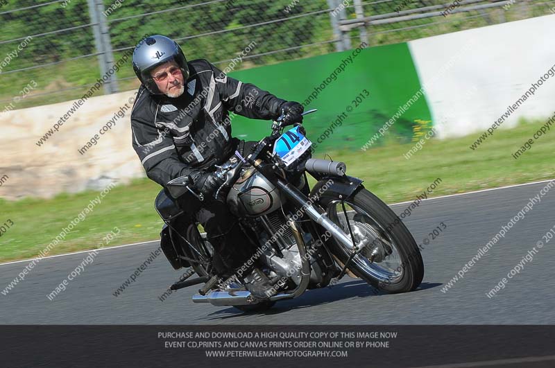 Vintage motorcycle club;eventdigitalimages;mallory park;mallory park trackday photographs;no limits trackdays;peter wileman photography;trackday digital images;trackday photos;vmcc festival 1000 bikes photographs