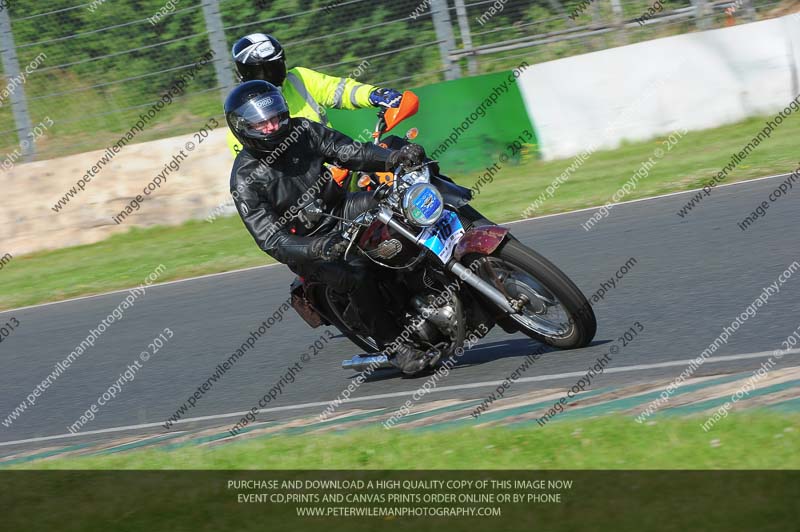 Vintage motorcycle club;eventdigitalimages;mallory park;mallory park trackday photographs;no limits trackdays;peter wileman photography;trackday digital images;trackday photos;vmcc festival 1000 bikes photographs