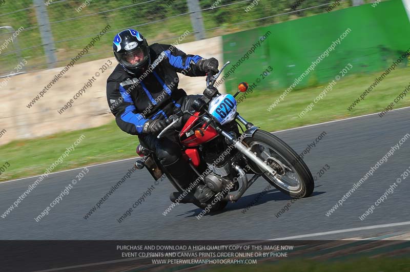 Vintage motorcycle club;eventdigitalimages;mallory park;mallory park trackday photographs;no limits trackdays;peter wileman photography;trackday digital images;trackday photos;vmcc festival 1000 bikes photographs