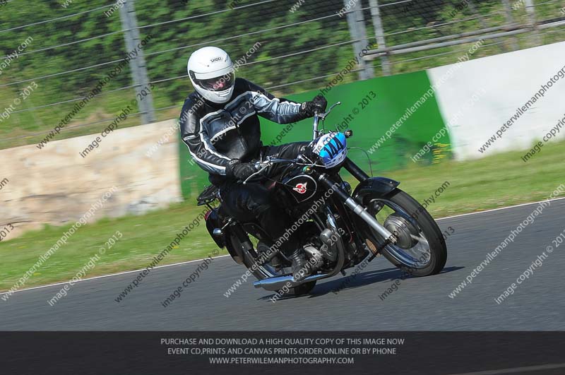 Vintage motorcycle club;eventdigitalimages;mallory park;mallory park trackday photographs;no limits trackdays;peter wileman photography;trackday digital images;trackday photos;vmcc festival 1000 bikes photographs