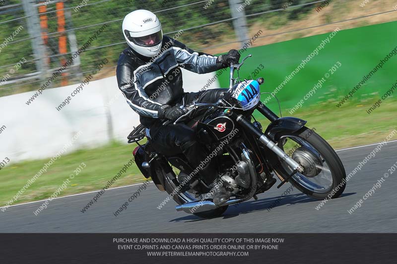 Vintage motorcycle club;eventdigitalimages;mallory park;mallory park trackday photographs;no limits trackdays;peter wileman photography;trackday digital images;trackday photos;vmcc festival 1000 bikes photographs