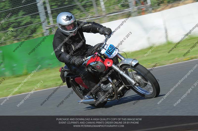 Vintage motorcycle club;eventdigitalimages;mallory park;mallory park trackday photographs;no limits trackdays;peter wileman photography;trackday digital images;trackday photos;vmcc festival 1000 bikes photographs