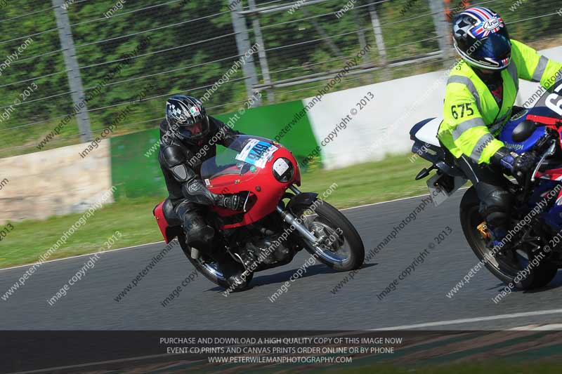 Vintage motorcycle club;eventdigitalimages;mallory park;mallory park trackday photographs;no limits trackdays;peter wileman photography;trackday digital images;trackday photos;vmcc festival 1000 bikes photographs