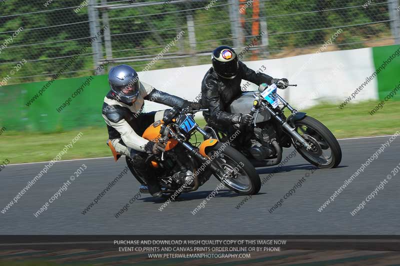 Vintage motorcycle club;eventdigitalimages;mallory park;mallory park trackday photographs;no limits trackdays;peter wileman photography;trackday digital images;trackday photos;vmcc festival 1000 bikes photographs