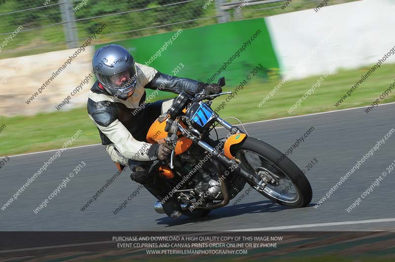 Vintage motorcycle club;eventdigitalimages;mallory park;mallory park trackday photographs;no limits trackdays;peter wileman photography;trackday digital images;trackday photos;vmcc festival 1000 bikes photographs