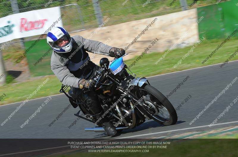 Vintage motorcycle club;eventdigitalimages;mallory park;mallory park trackday photographs;no limits trackdays;peter wileman photography;trackday digital images;trackday photos;vmcc festival 1000 bikes photographs